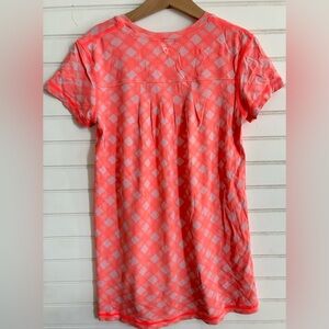 IVIVVA by LULULEMON girls size 14 shirt